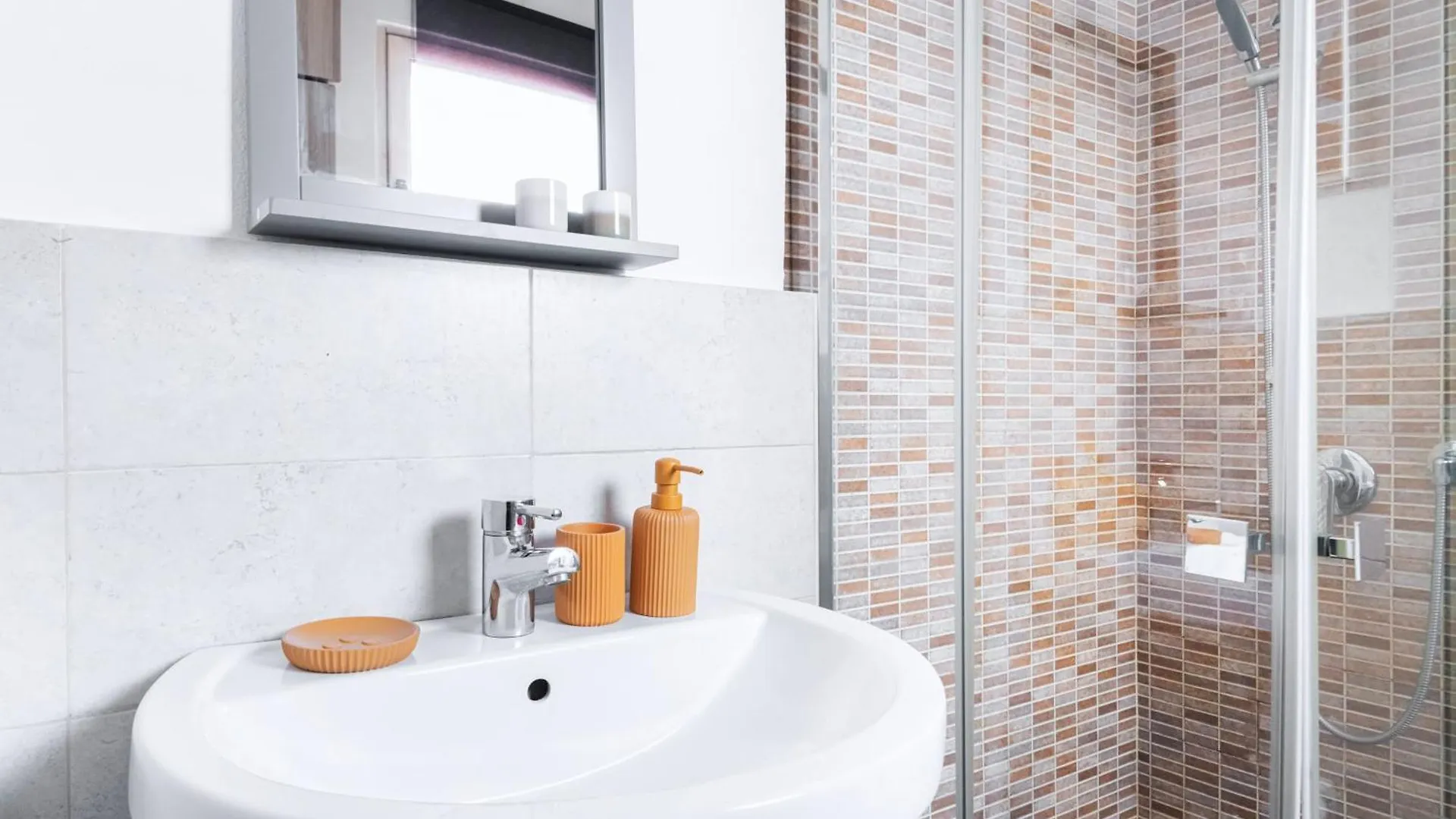 Apartment Easylife - Strategic Apt In Washington Milan Italy